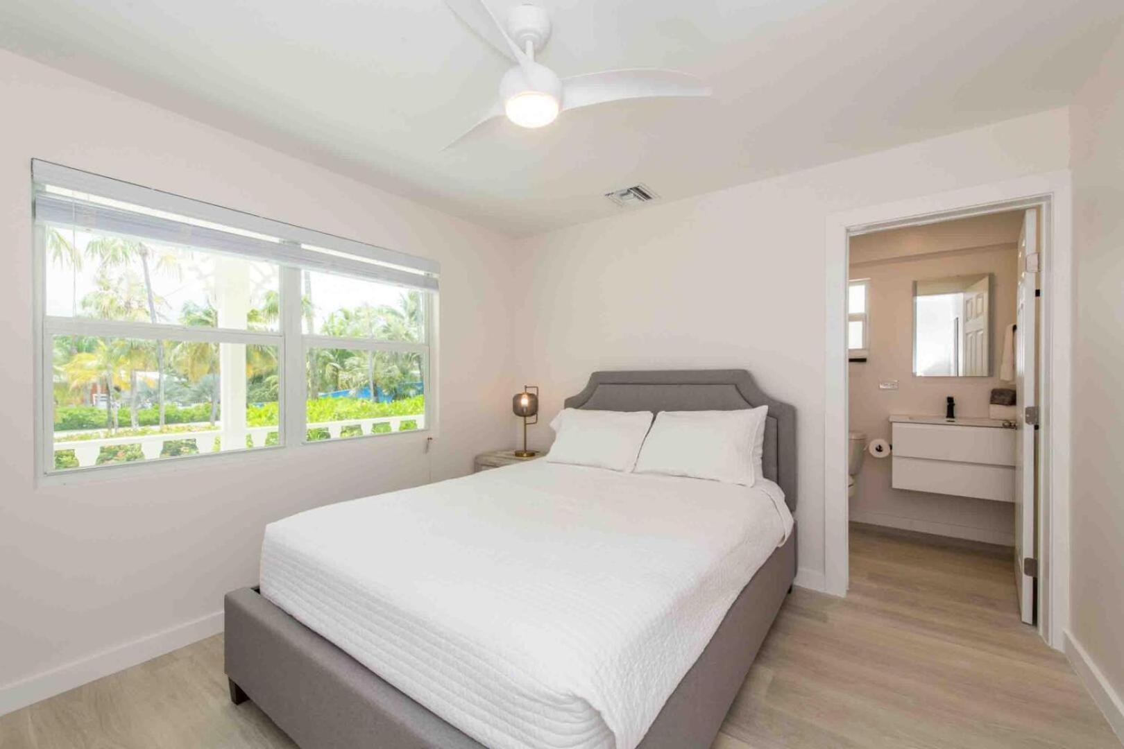 Thatch Hill - Renovated Beach House With Pool, Short Walk To The Rum Point Club Driftwood Village Dış mekan fotoğraf