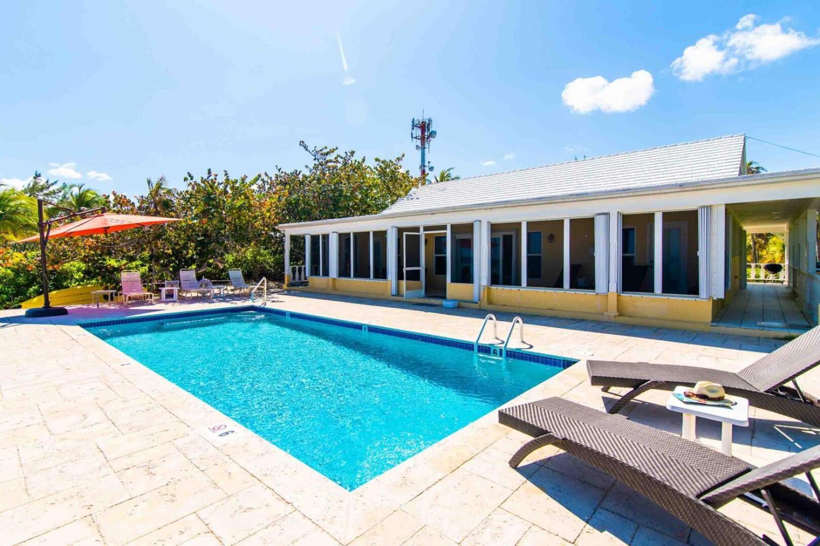 Thatch Hill - Renovated Beach House With Pool, Short Walk To The Rum Point Club Driftwood Village Dış mekan fotoğraf