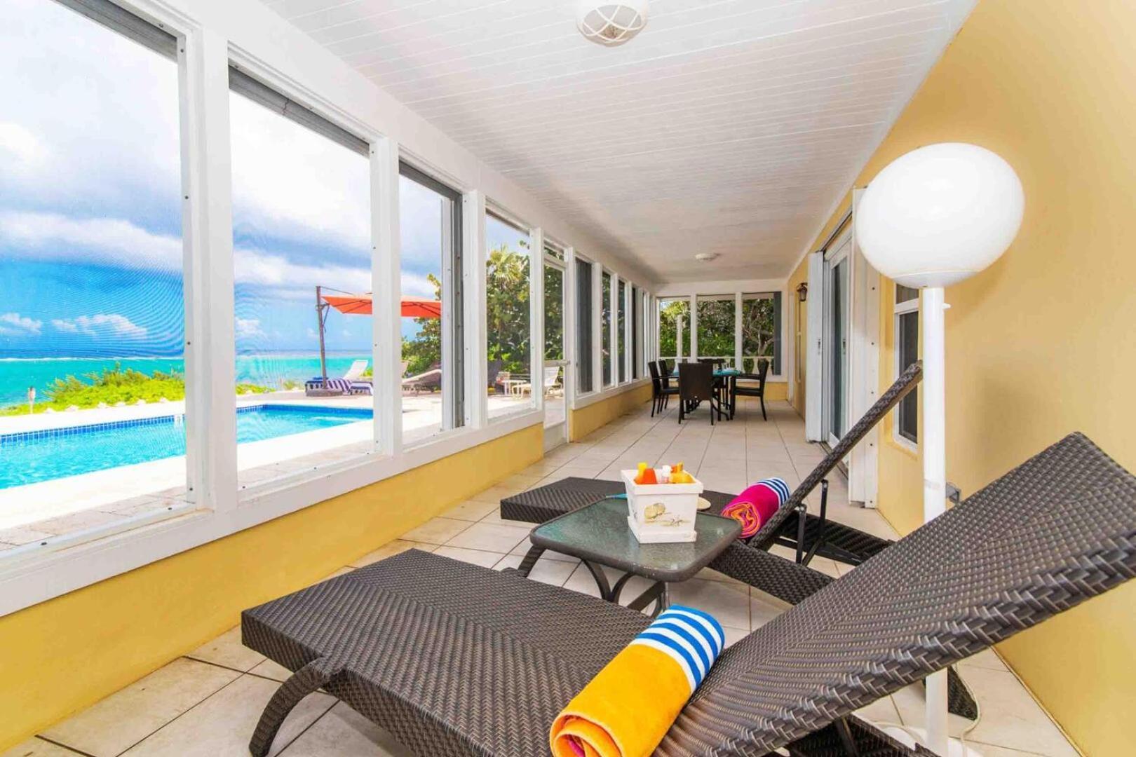 Thatch Hill - Renovated Beach House With Pool, Short Walk To The Rum Point Club Driftwood Village Dış mekan fotoğraf