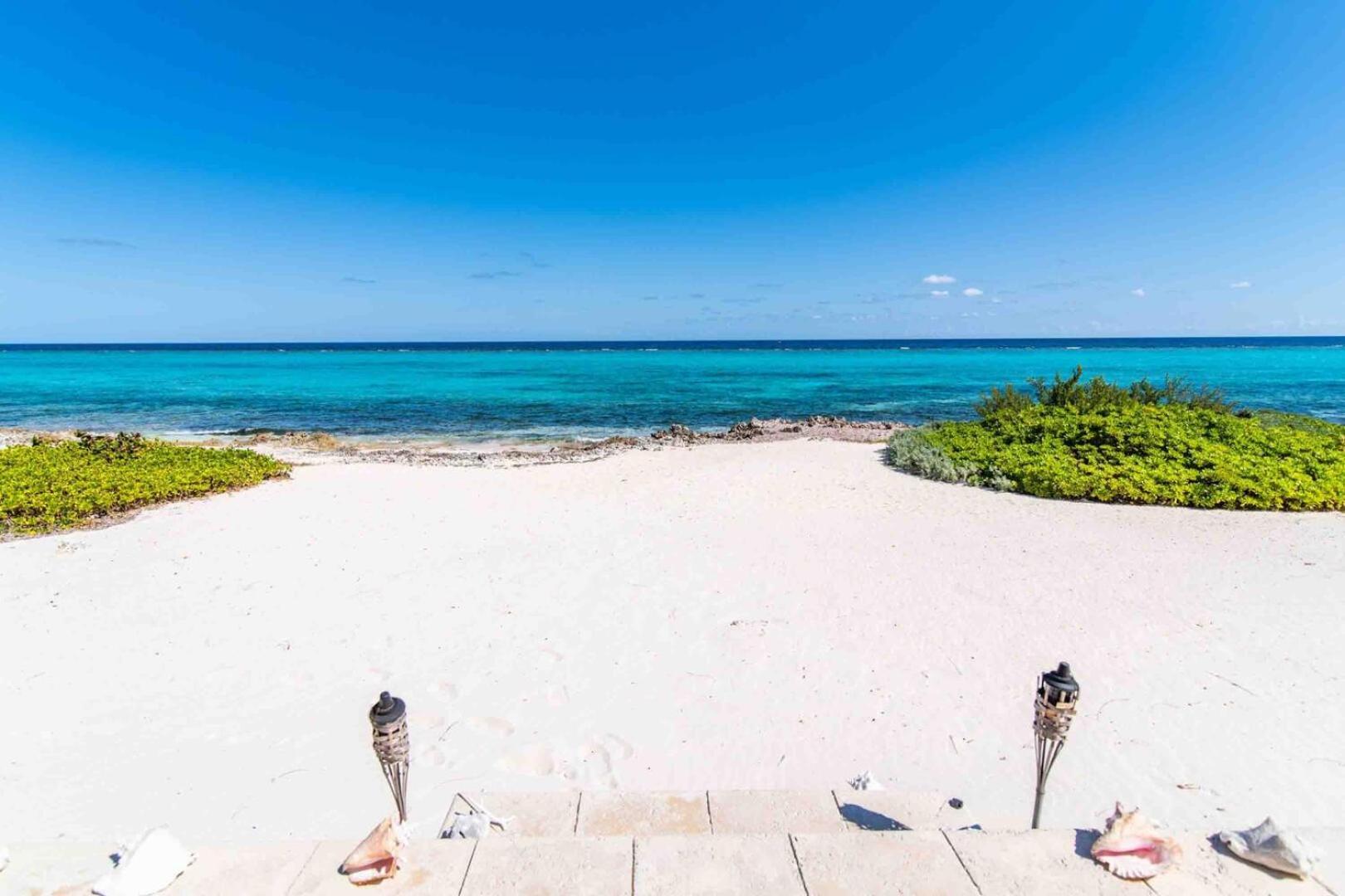 Thatch Hill - Renovated Beach House With Pool, Short Walk To The Rum Point Club Driftwood Village Dış mekan fotoğraf
