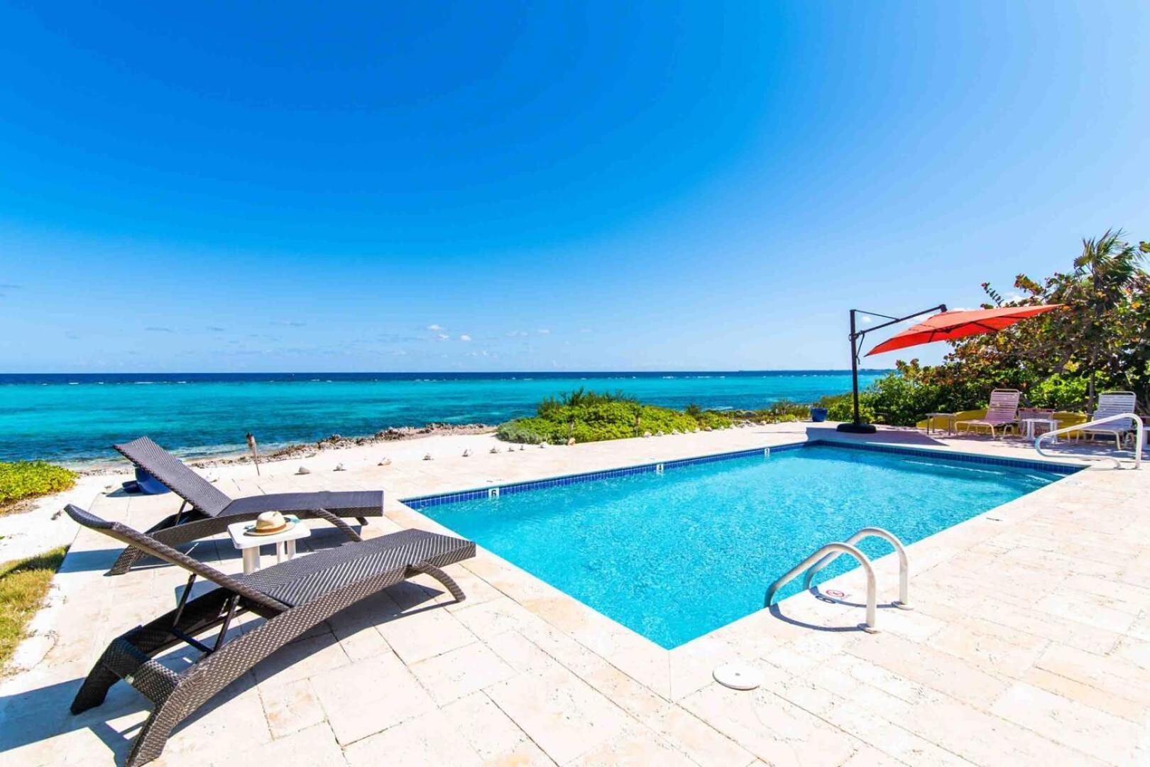 Thatch Hill - Renovated Beach House With Pool, Short Walk To The Rum Point Club Driftwood Village Dış mekan fotoğraf