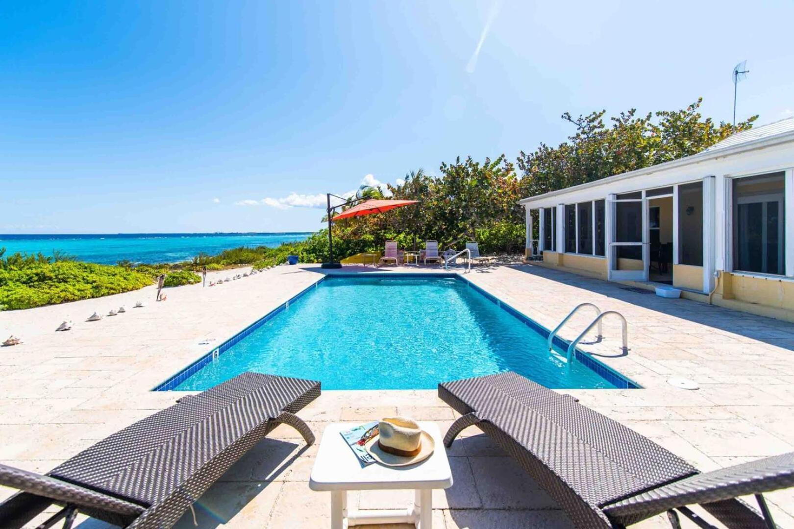 Thatch Hill - Renovated Beach House With Pool, Short Walk To The Rum Point Club Driftwood Village Dış mekan fotoğraf
